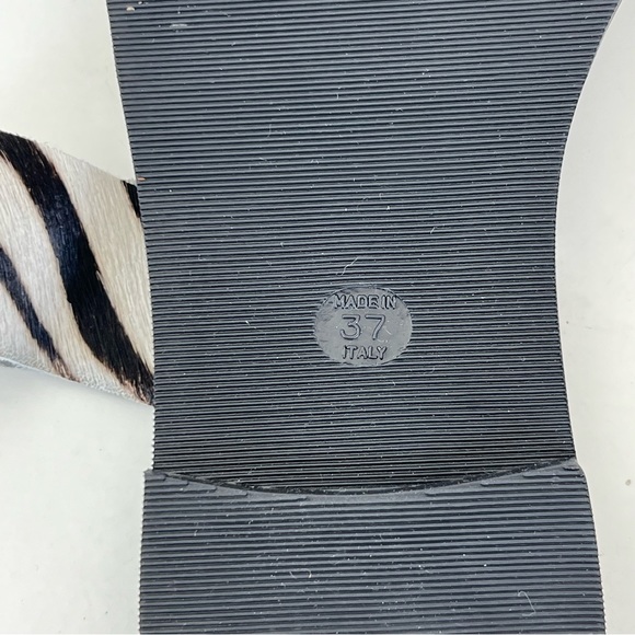 ♦️SOLD♦️JOIE Bannison Zebra Black White Cowhide Leather Slip On Mules Flat Sanda - Picture 11 of 12